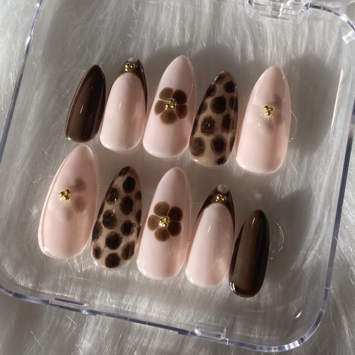 press on nagels bruin met blooming gel.JPG press on nagels bruin met blooming gel
