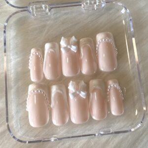 press on nagels wit met strikje en 3D